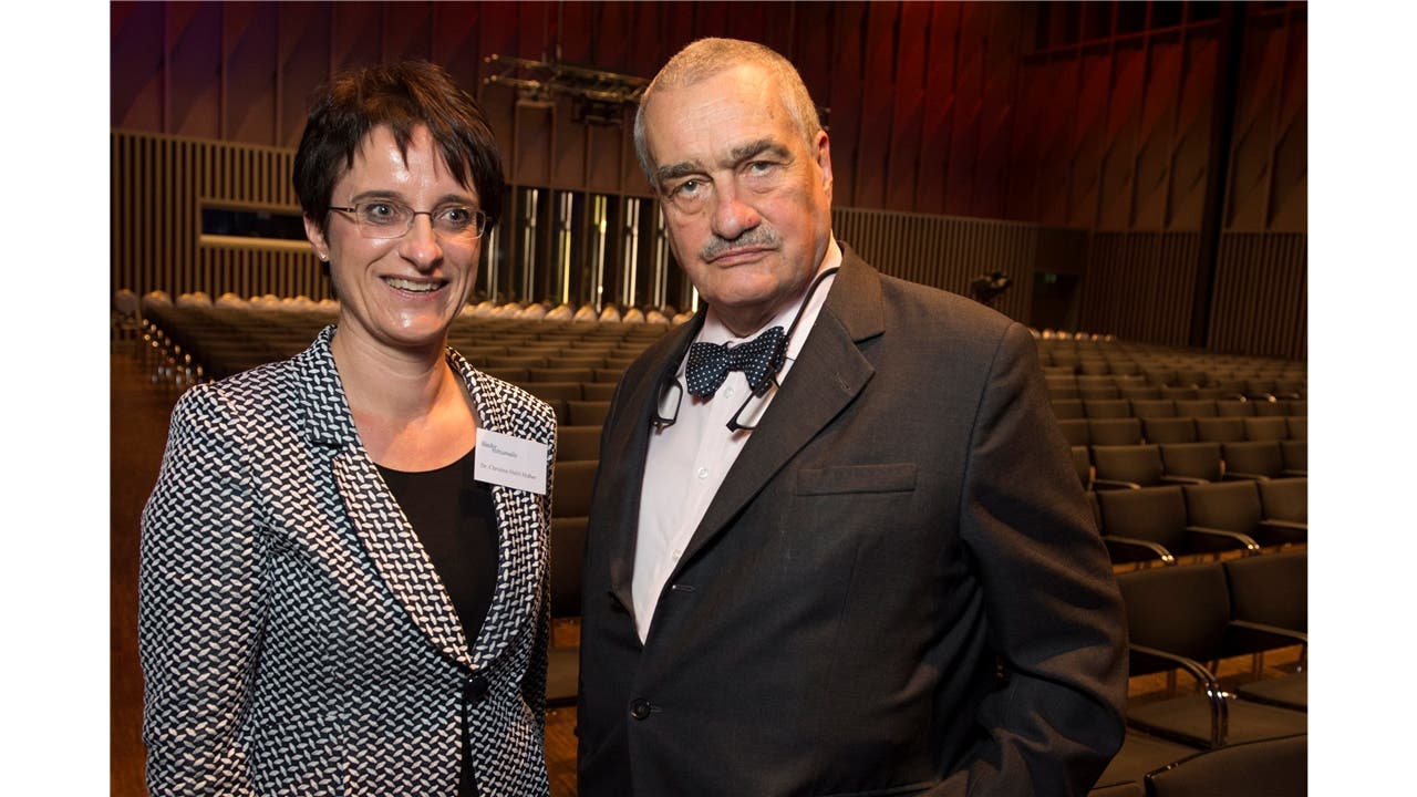 Karel Schwarzenberg mit Christine Hehli Hidber, Partnerin Binder Rechtsanwälte.