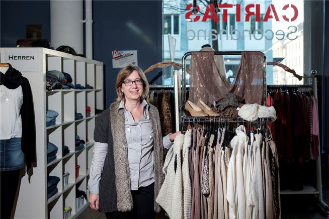 Astrid Bonsaver und ihr Team haben bis zu 35 Kleidersäcke an einem Tag im Secondhand Laden entgegengenommen.