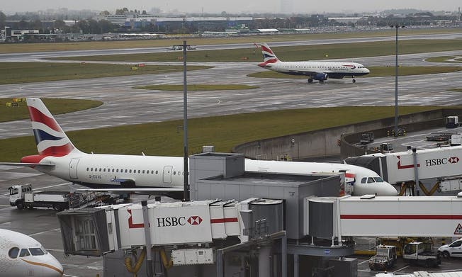 Der Flugverkehr in London Heathrow steht bis auf weiteres still. (Archiv)