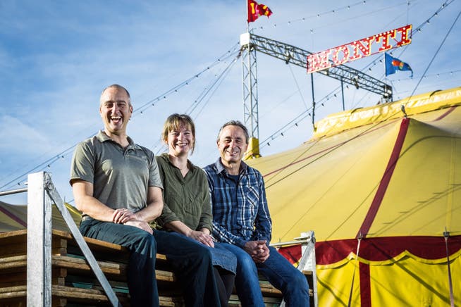 Zirkus-Direktor Johannes Muntwyler (rechts) mit Gaby und Henry Camus, dem Regieteam für das Programm 2016.