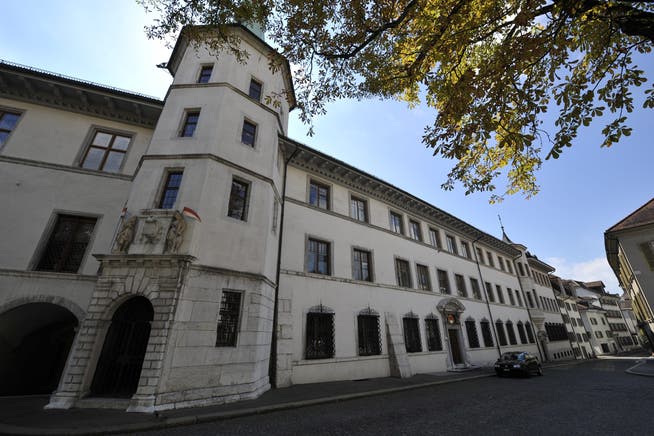 Solothurner Rathaus: Die Einbindung des oberen Kaders in das Lohnsystem des GAV erachtet der Regierungsrat als sinnvoll.