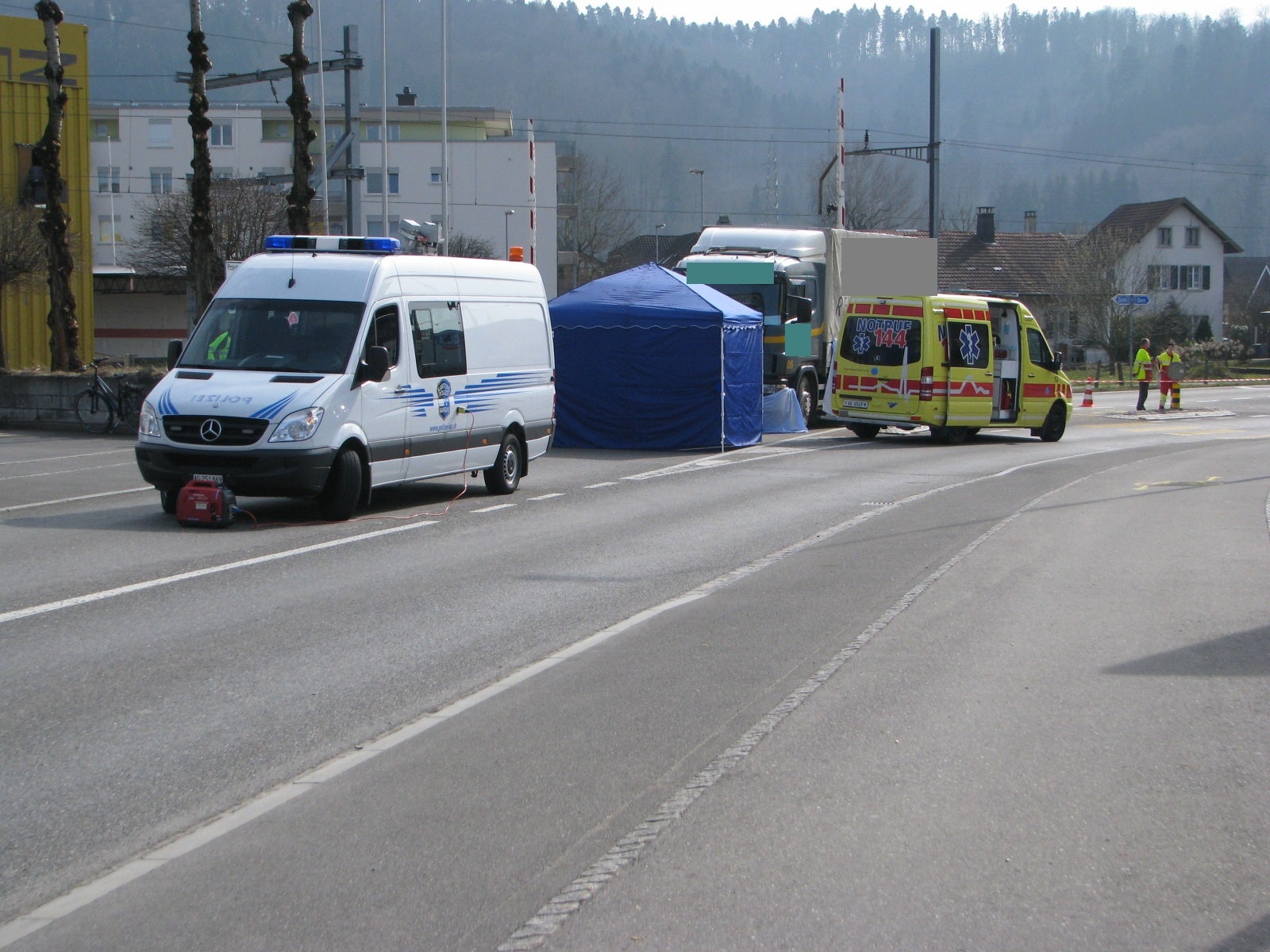 Bildstrecke - Velofahrerin Stirbt Nach Kollision Mit Lastwagen In Suhr