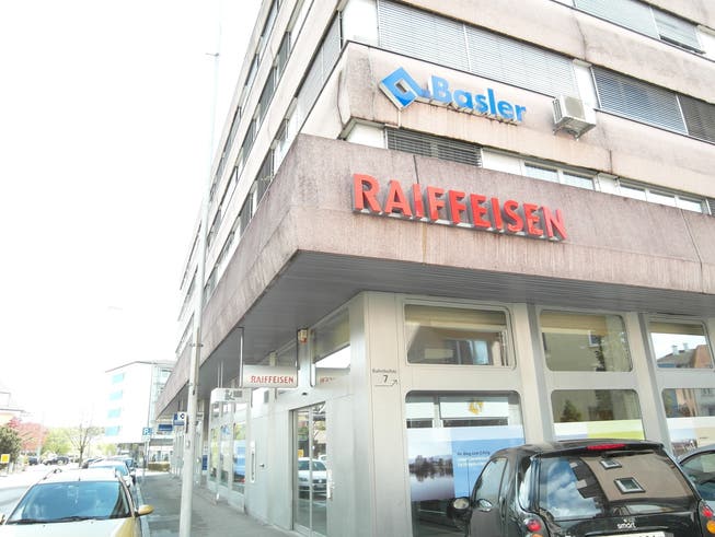 Die Raiffeiesnbank-Filiale in Dietikon. (Archiv)