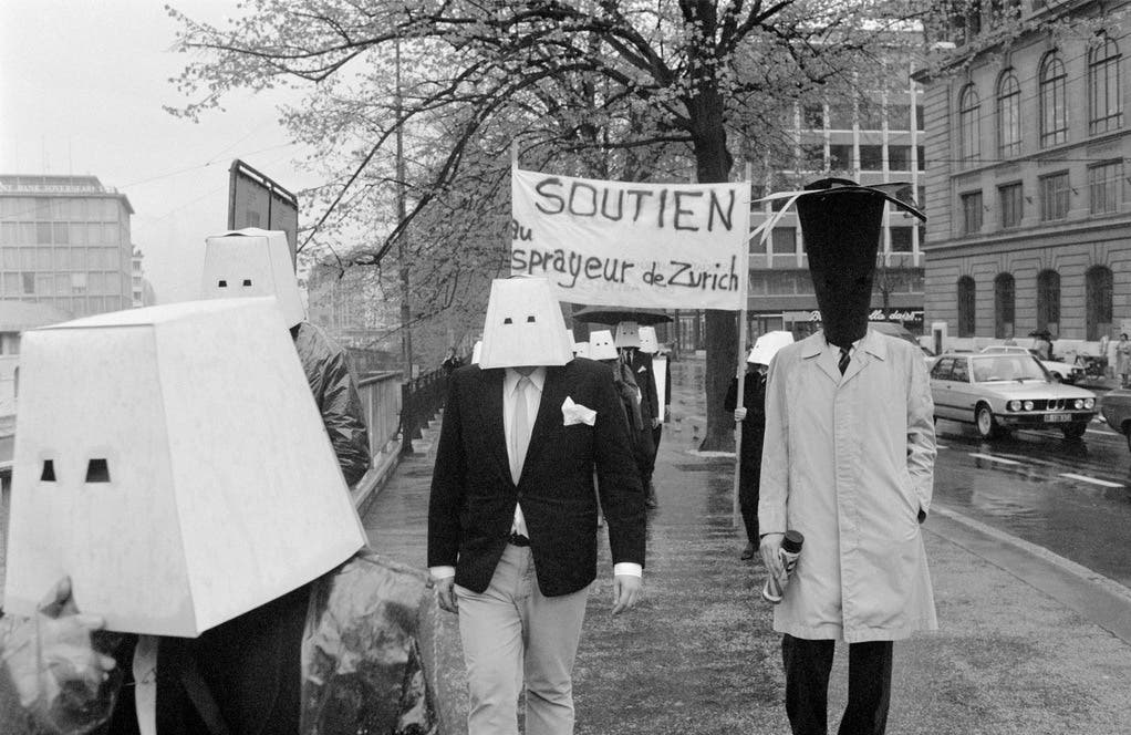 Demonstranten nehmen 1984 an einer Demo zu Naegelis Unerstützung teil.