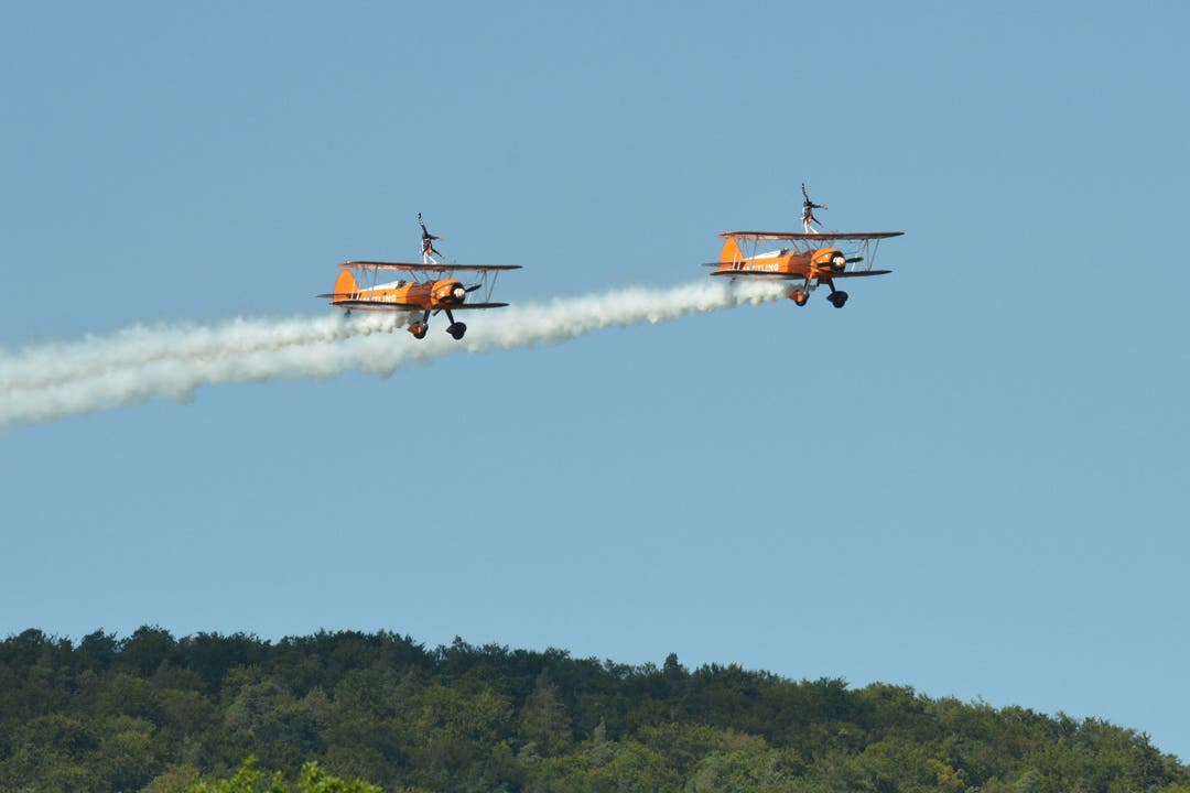 Die Piloten der Breitling Wing Walkers zeigen ihr Können