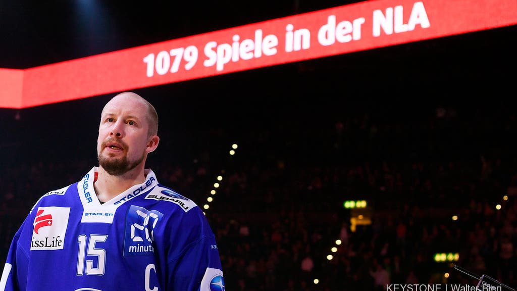 2016 Mathias Seger bei seiner Ehrung für 1079 Spiele in der NLA