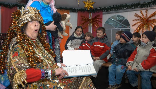 In einem Zelt am Badener Bahnhofplatz hatte «Märlikönigin» Eva Furter (l.) mit Tochter Larissa vor zehn Jahren kurz vor Weihnachten ihren letzten Auftritt.