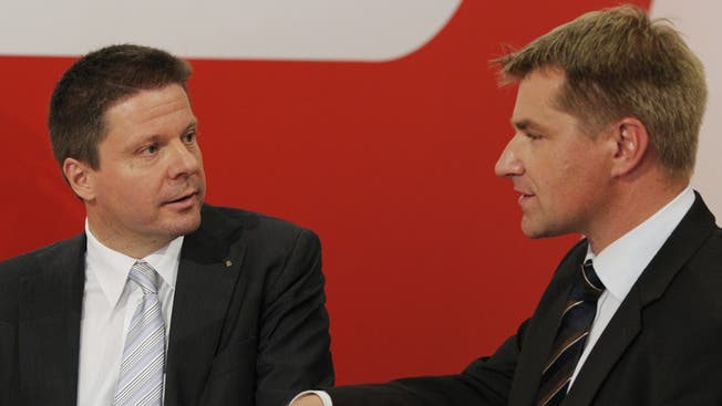 GLP-Präsident Martin Bäumle (l.) im Gespräch mit SVP-Präsident Toni Brunner.