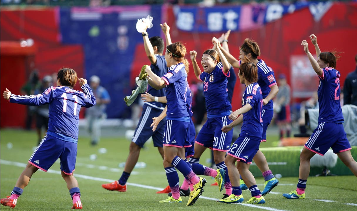 Die Japanerinnen freuen sich über den Finaleinzug