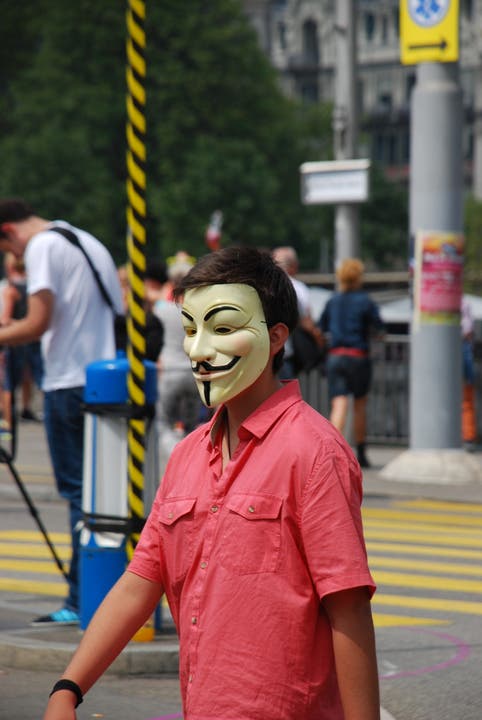 Auch Anonymous schaut bei der Streetparade vorbei