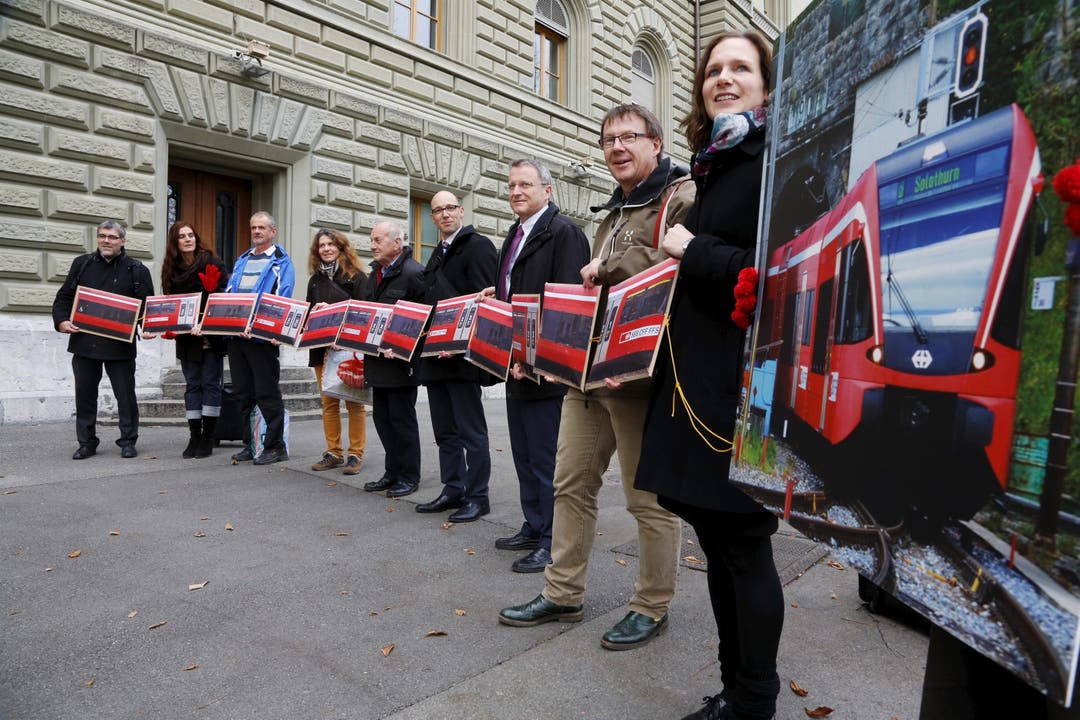 Moutier-Bahn: Übergabe der Unterschriften in Bern