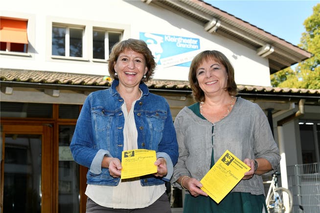 Kleintheater Grenchen: Marisa Thöni, Präsidentin, und Marianne Gschwind,Reservationen und Abonnemente.