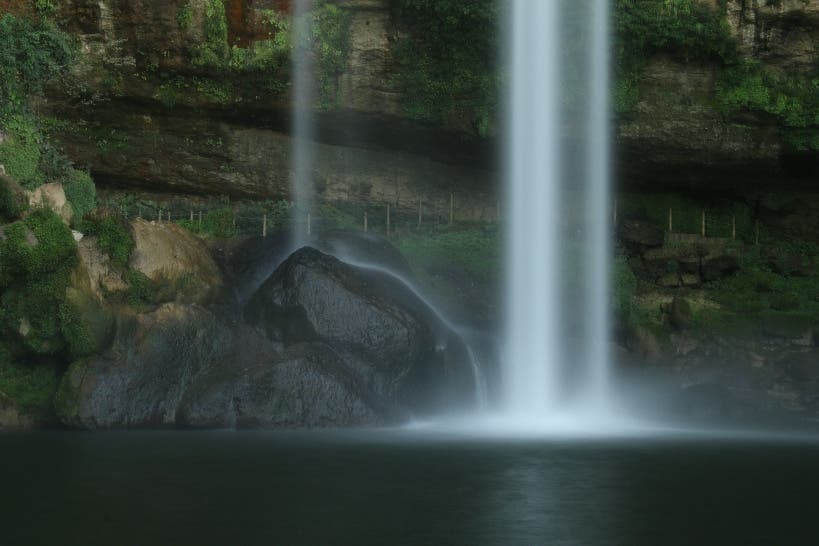 Der Wasserfall hat eine Höhe von 35 Metern.