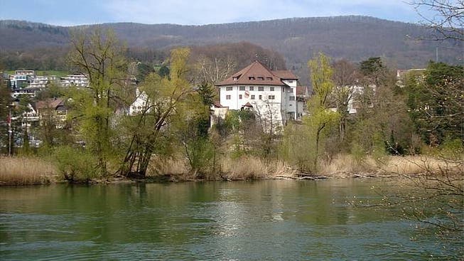 Biberstein an der Aare mit seinem Schloss.