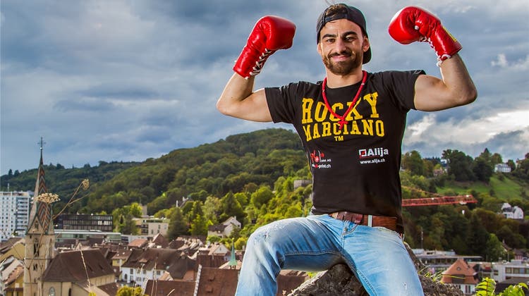 Andranik Hakobyan holt sich Hilfe vom Box-Guru