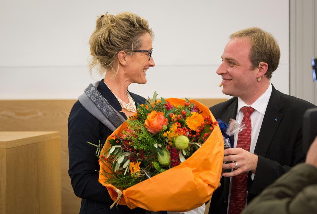 Blumen für die scheidende Regierungsrätin Susanne Hochuli.