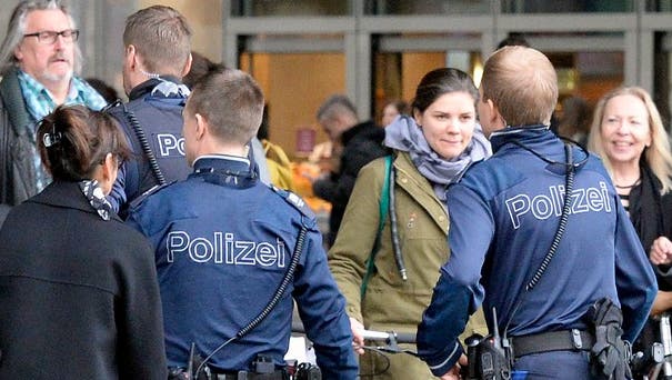 Die Kantonspolizei Zürich informiert Opfer eines Verbrechens besser als früher. Ein Studie zeigt, dass diese über den Fortlauf der Sache besser unterrichtet werden.