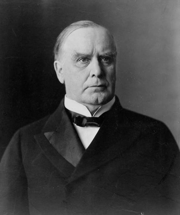 William McKinley (1897-1901) Er annektiert Hawaii, besetzt die spanischen Kolonien Kuba, Puerto Rico und die Philippinen. McKinley verfolgt eine imperialistische Politik. Diese wird ihm ein halbes Jahr nach Beginn der zweiten Amtszeit zum Verhängnis. Er wird ermordet.