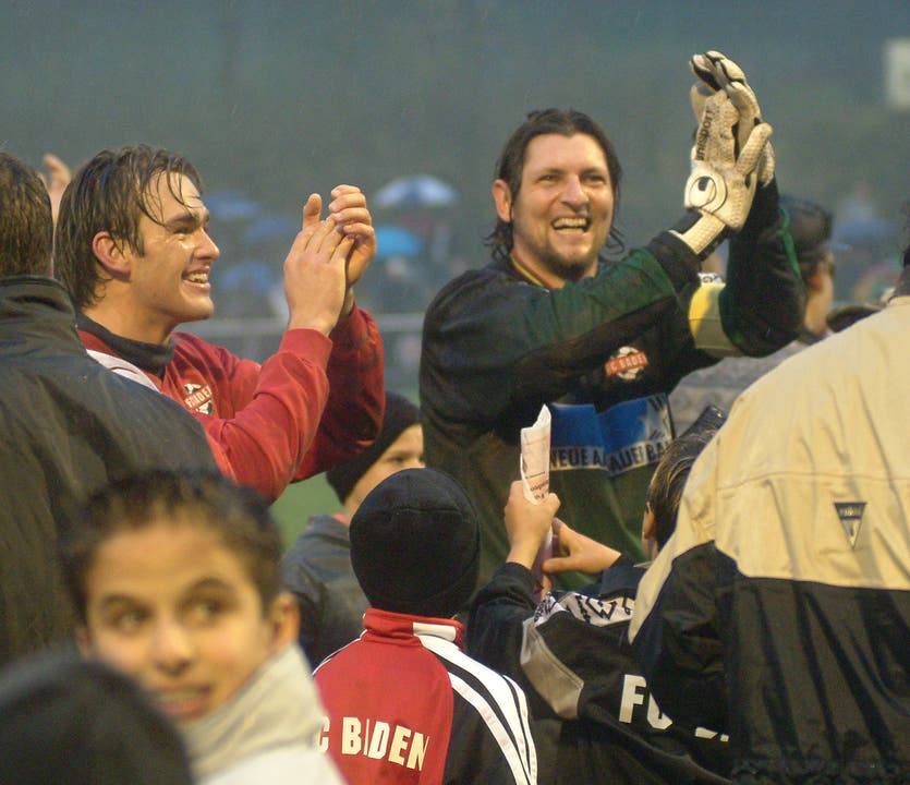 So kennen ihn die Baden-Fans, Abatangelo feiert 2002 nach einem Sieg im Cup gegen den FC Aarau