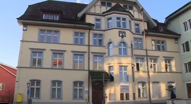 Das Amtsgericht Dorneck-Thierstein befindet sich in diesem Gebäude in Dornach.