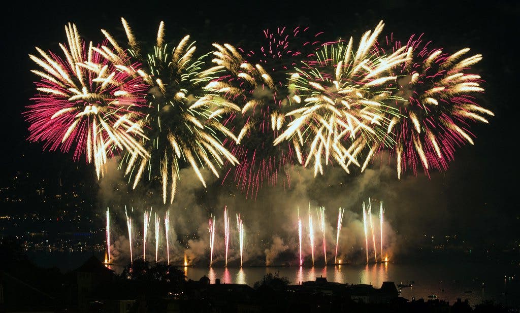 So farbenfroh präsentierte sich das Feuerwerk des Züri-Fäschts 2013.