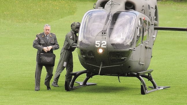 Ein «Eurocopter» brachte André Blattmann auf die Badener Baldegg. Der Armeechef hielt danach einen Vortrag im Trafo.