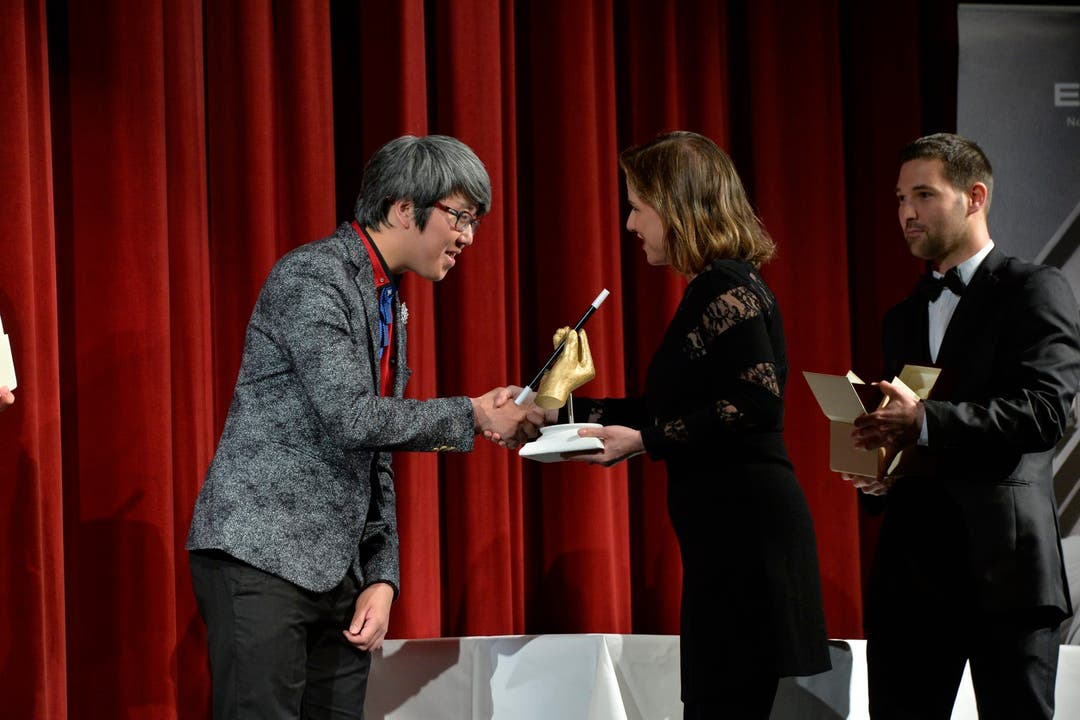 Horret Wu erhält von Christa Markwalder den Prix Eternea