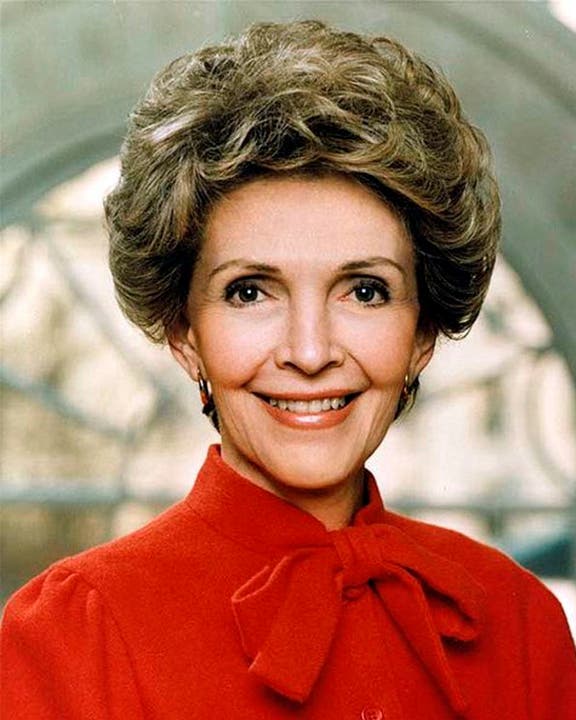 6. März: Nancy Reagan (94) Die frühere US-Filmschauspielerin stand als First Lady fest an der Seite ihrer grossen Liebe Ronald Reagan. Er amtierte von 1981 bis 1989 als US-Präsident. Sie hatten sich als junge Schauspieler in Hollywood kennengelernt. Ihr "Ronnie" starb 2004 an Alzheimer.