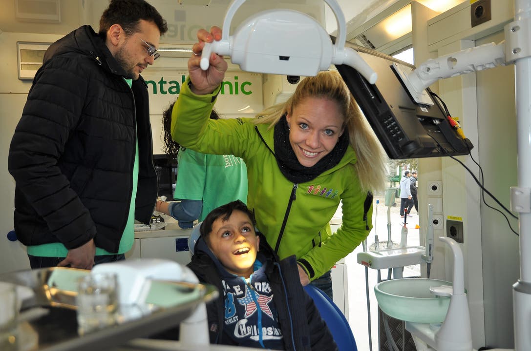 Eine mobile Zahnklinik für Flüchtlinge - mit Marit Neukomm im Flüchtlingslager Preševo in Serbien