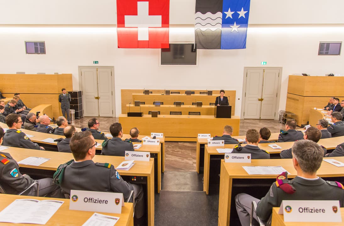 Entlassungsfeier Offiziere Franzsika Roth bei ihrer ersten Ansprache als Militärdirektorin des Kantons Aargau