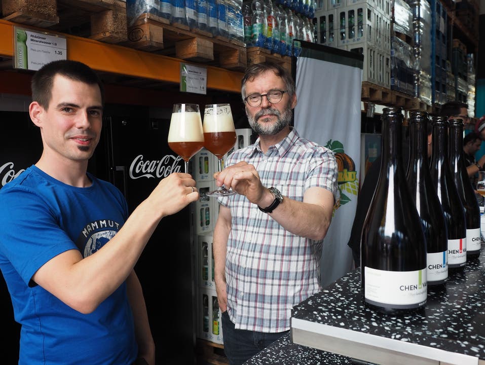 Luc van Loon (rechts) und Sohn Jan experimentieren gerne mit Bier (2)
