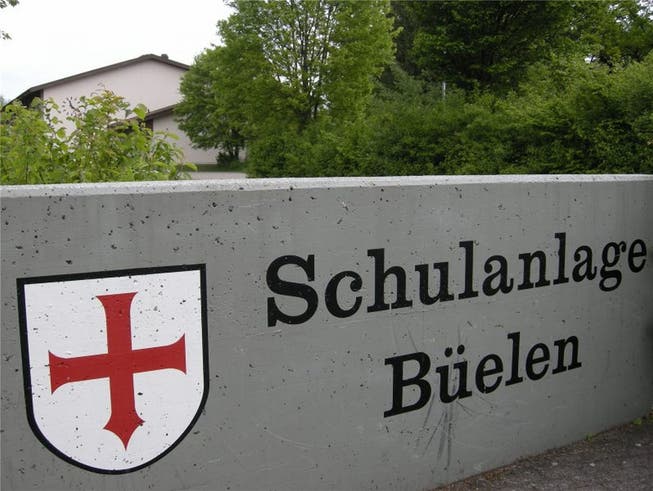 Auf dem Schulhaus Büelen soll eine Solaranlage entstehen.
