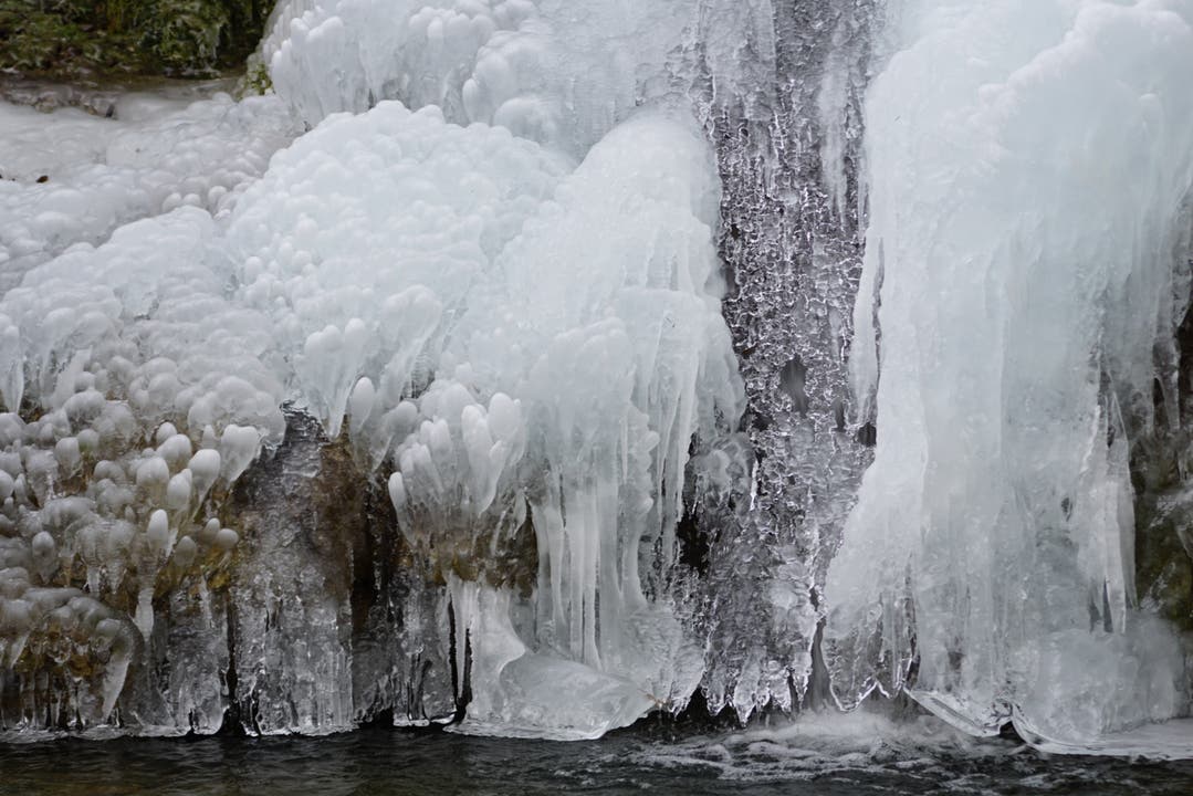 undefined Gefrorener Wasserfall im Sagemülital bei Linn