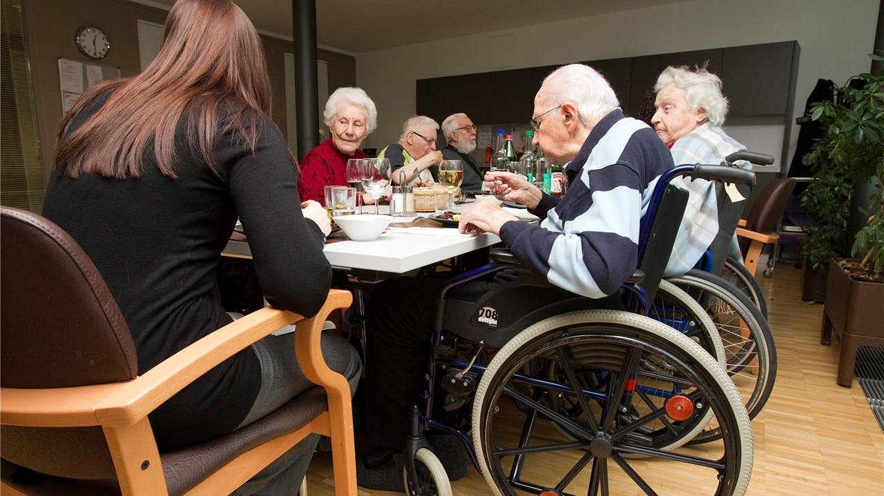 Im durchschnittlich wie leben altersheim lange menschen Wie alt
