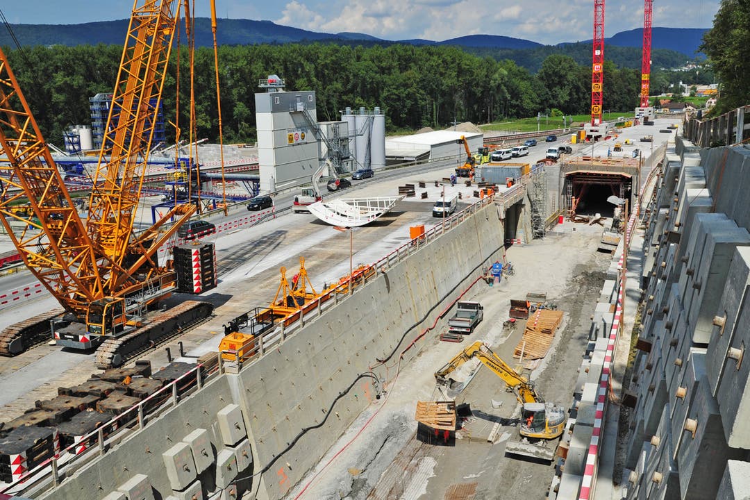 Baustelle Wöschnau zwischen Aarau und Schönenwerd. In diese Baugrube kommt die Tunnelbohrmaschine zu liegen.