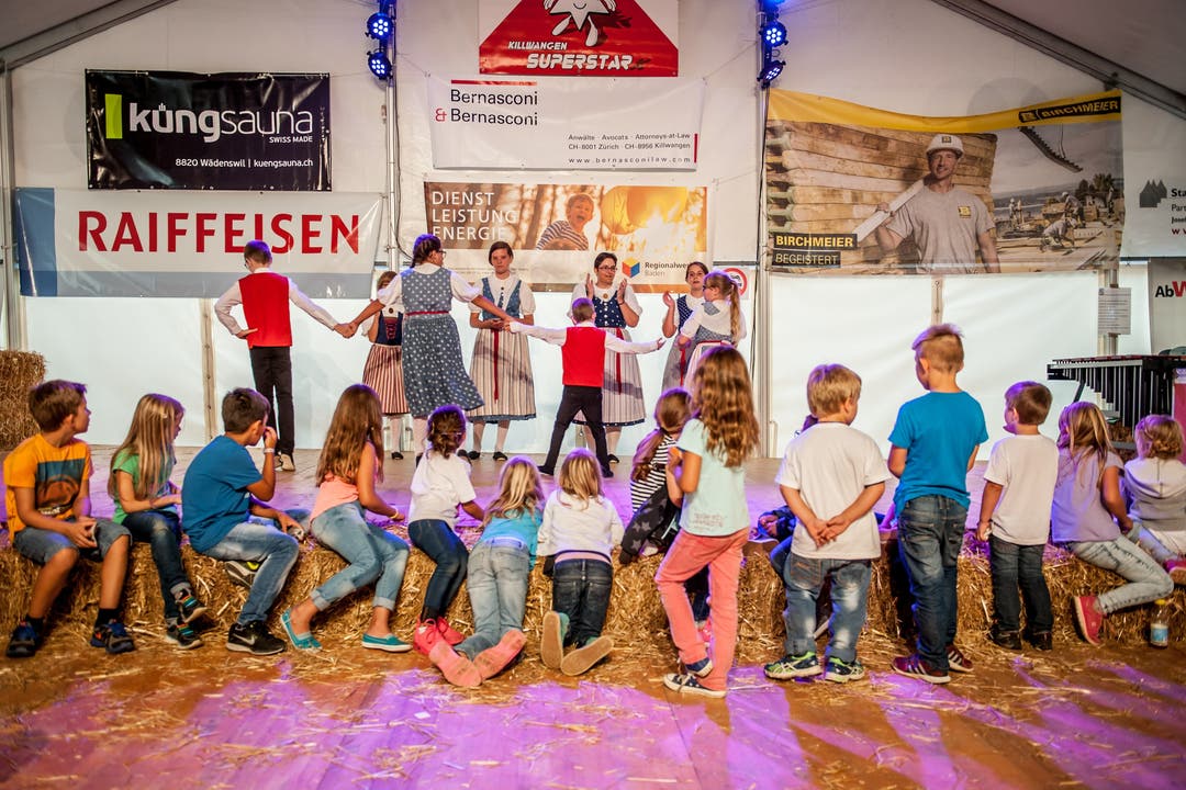 Die Kinder-Trachtengruppe Würenlos zeigte eine Auswahl an traditionellen Tänzen.