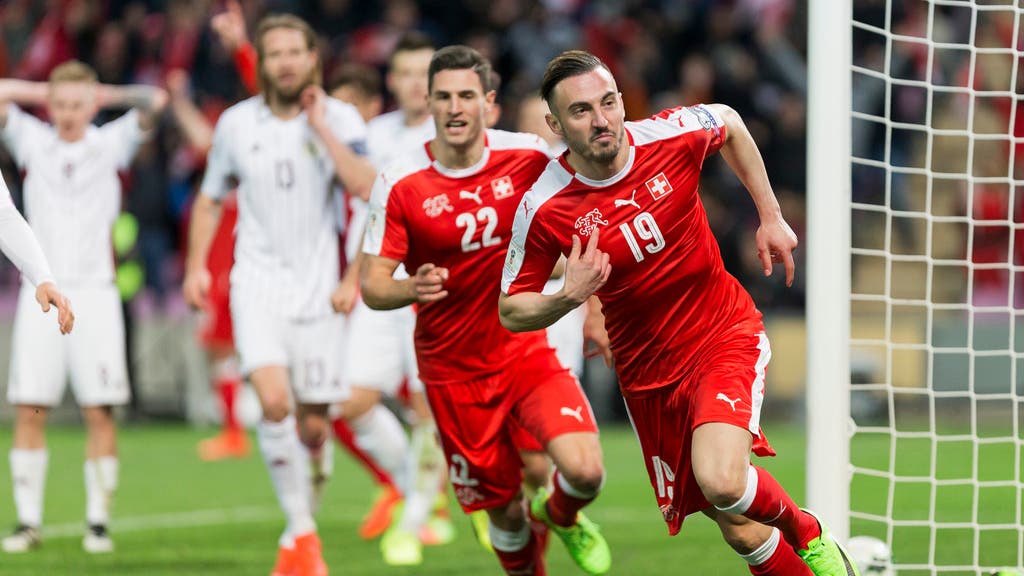 2012 - – Schweizer Nationalmannschaft Drmic debütiert am 11. Oktober 2012 beim WM-Qualifikationsspiel gegen Albanien für die Nationalmannschaft. Seither gelangen ihm 8 Treffer im Nati-Dress.