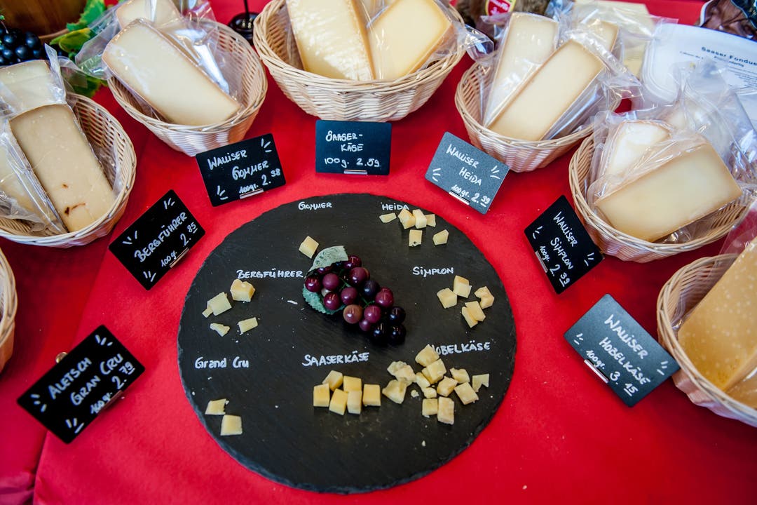 Verschiedenste Käsesorten aus dem Wallis gibt es zu entdecken.