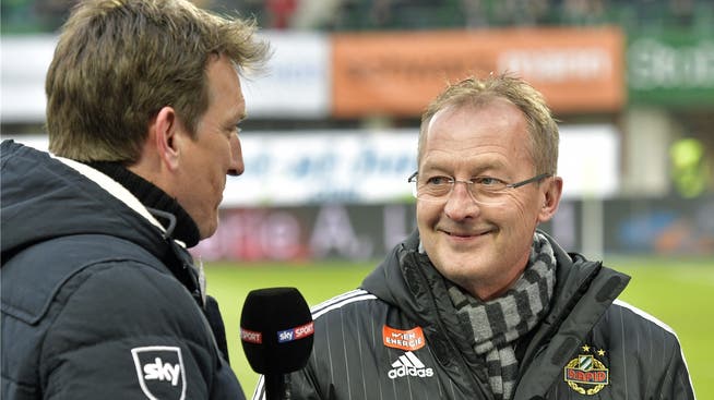 Rapid Wiens Schweizer Sportchef Fredy Bickel im Pauseninterview mit dem Bezahlsender Sky Sport.