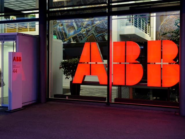 Eingang des ABB-Gebäudes in Zürich (Archiv)