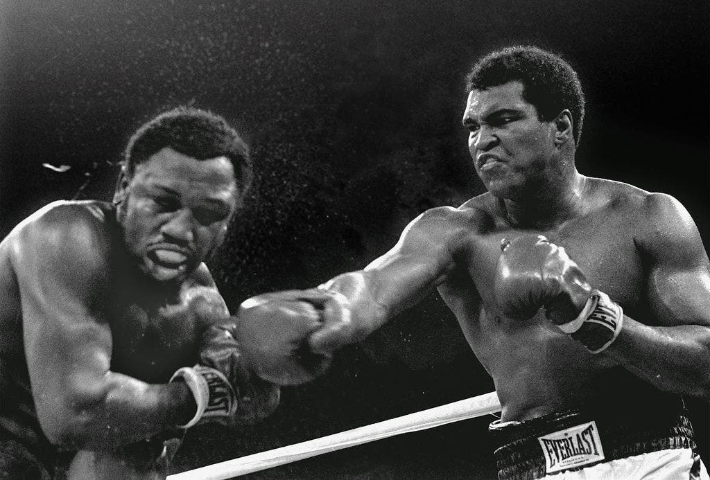 Muhammad Ali trifft seinen Rivalen Joe Frazier beim legendären «Thrilla in Manila» 1975 mitten ins Gesicht. Platz 1: Muhammad Ali trifft seinen Rivalen Joe Frazier beim legendären «Thrilla in Manila» 1975 mitten ins Gesicht.