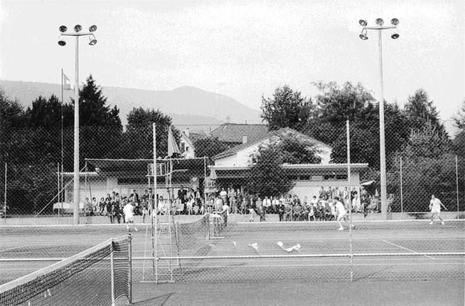 1964 standen im Altenburgquartier noch fünf Tennisplätze – heute sind es deren acht. zvg