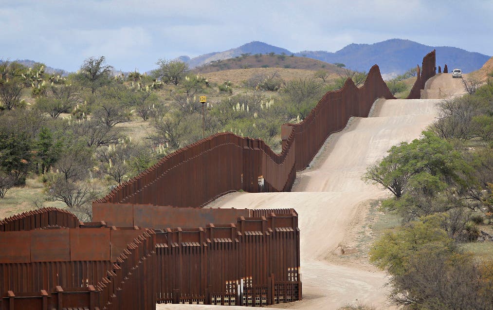 Wüsten, Flüsse und Gebirge machen illegale Grenzübertritte dort ohnehin schwierig.