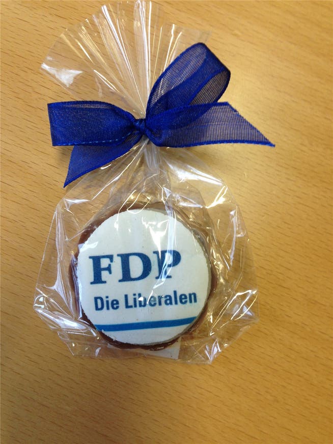 Die FDP der Stadt Olten ist bei den Farben ihrer Mutterpartei angelangt, wie die Praline aus der Parteiversammlung beweist.