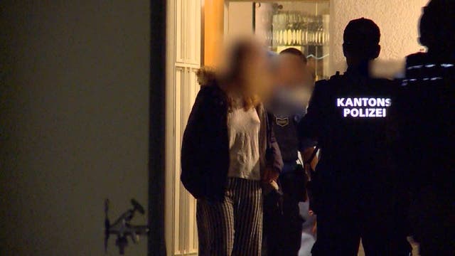 Der Polizei gelang es nach wenigen Stunden, den mutmasslichen Täter, einen 17-jährigen Schweizer, zu ermitteln und ihn im Elternhaus festzunehmen.