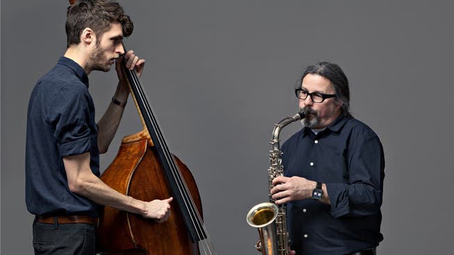 Christoph Gallio (rechts) spielt sein Saxofon bald in Argentinien.