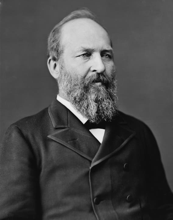 James Abram Garfield (1881) Nachdem Garfield einem Mann eine Regierungsstelle verweigert, wird er von diesem angeschossen und stirbt zweieinhalb Monate später an dieser Verletzung.