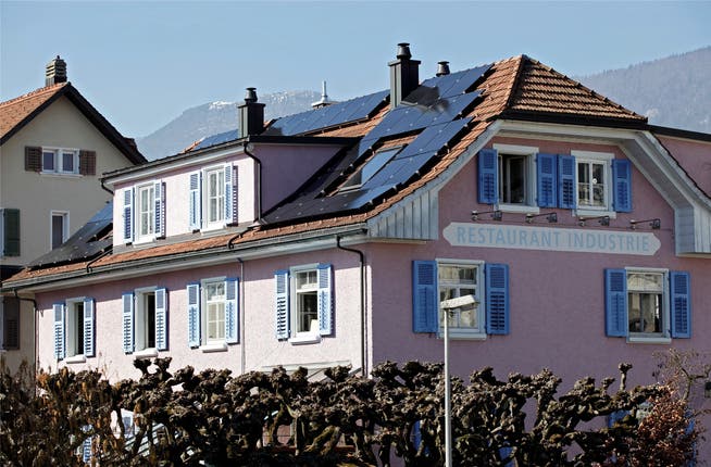 Das Restaurant Industrie mit Photovoltaikanlage auf dem Dach.