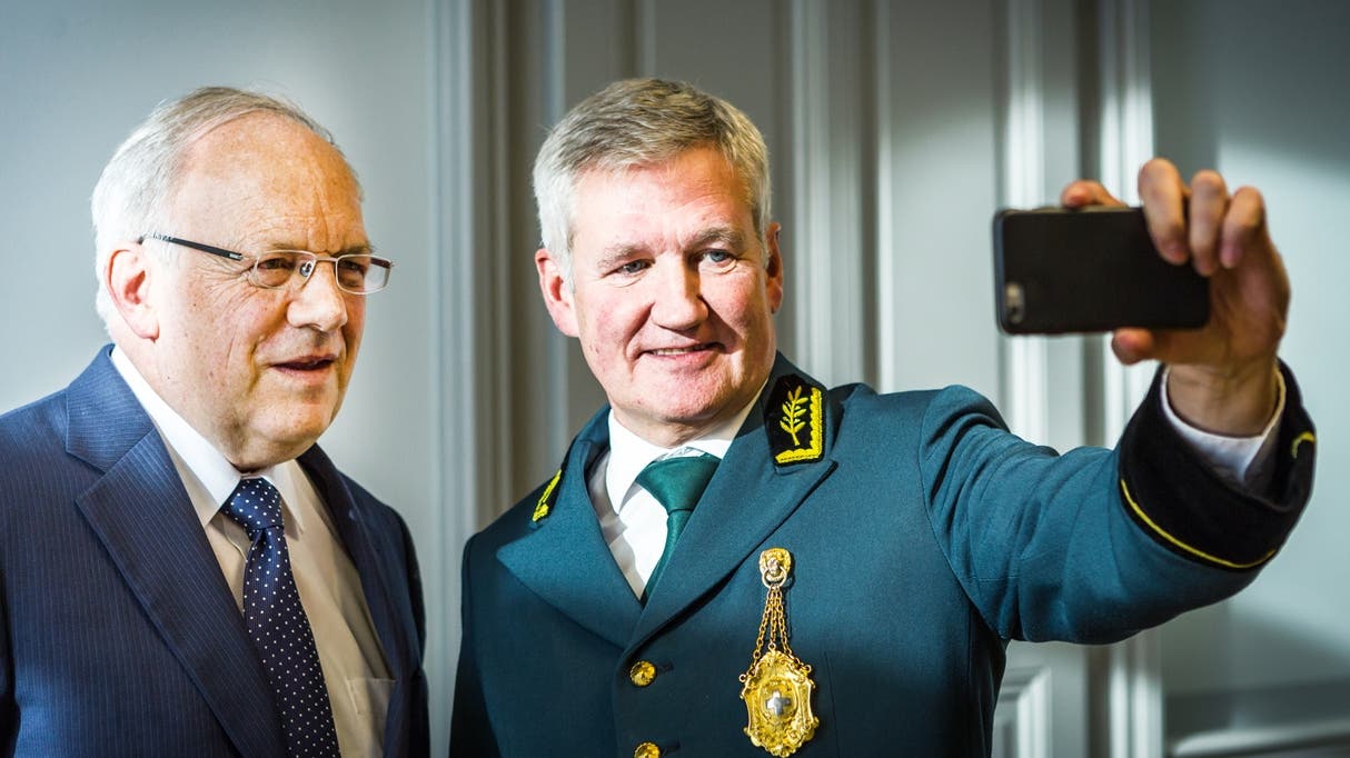 Bundespräsident Johann Schneider-Ammann und sein Weibel Kurt Kneubühler