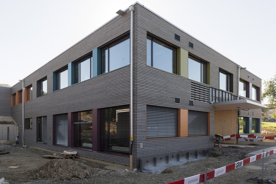 Am Montagmorgen wurde das neue Schulhaus in Remetschwil von Schülern und Lehrpersonen bezogen.